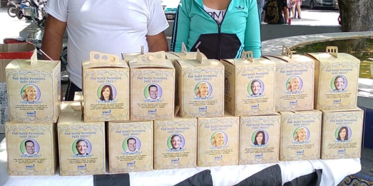 A precios populares, llegaron a La Plata los “Pan dulce peronistas”