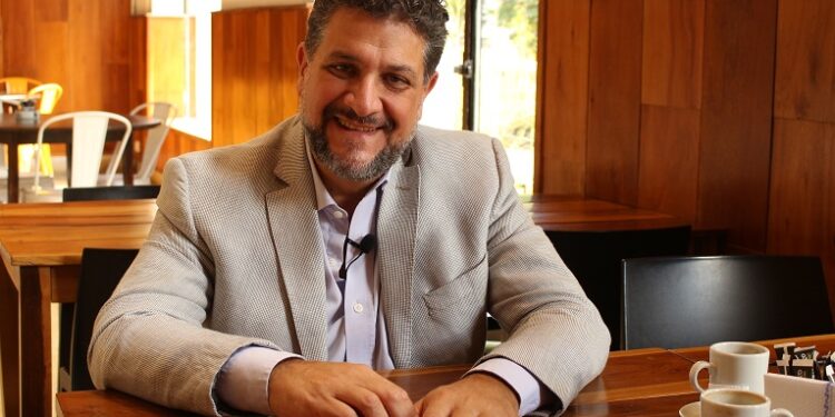 Luis Arias: “Garro, no se gobierna con ‘la bala sobre la mesa’, sino con la Constitución”