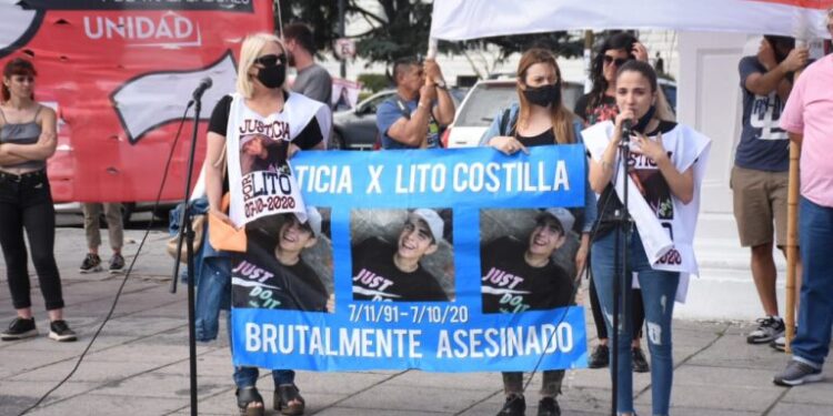 La familia de “Lito Costilla” denunció que los acusados del asesinato aún no fueron apartados de la policía