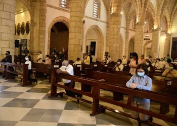 Polémica: en las iglesias no se pedirá el pase libre con vacuna