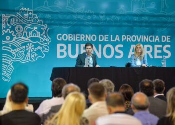 Kicillof anunció cambios en su gabinete y presentó el plan 6×6