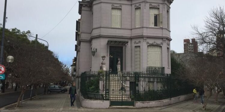 Pusieron en venta una historica mansión platense y se hizo viral en redes