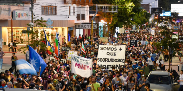 Se reunirán en Plaza Moreno para apoyar al pueblo chubutense y decir “No a la Megaminería”