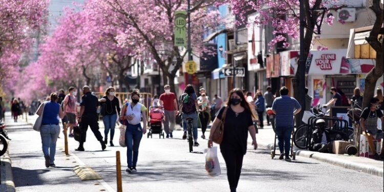 En vísperas de las fiestas llega a La Plata la noche de los descuentos