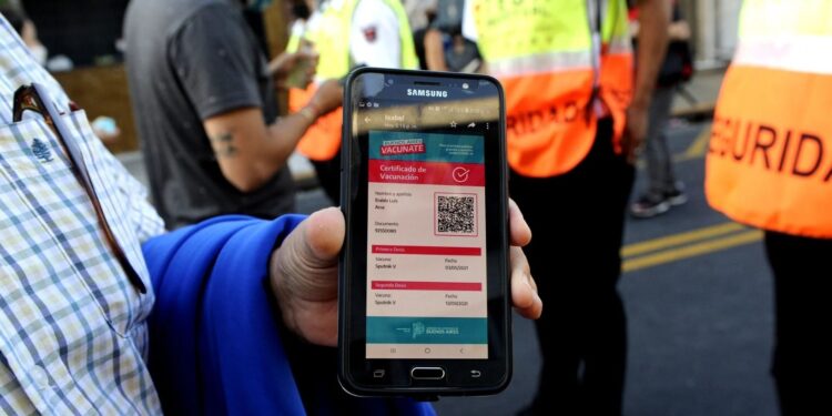 Se implementará el  pase sanitario en el transporte de media y larga distancia