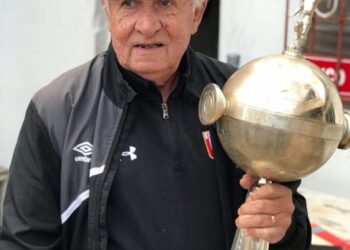 Falleció Eduardo “bocha” Flores y los fanáticos del pincha lo despidieron