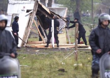 Represión y desalojo a familias del Barrio Aeropuerto por recuperación de tierras