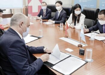 El Gobierno nacional firmó memorandos de entendimiento con empresas chinas para obras ferroviarias