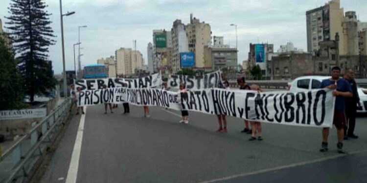 Llegó a La Plata la caravana que pide justicia por Sebastián Simón