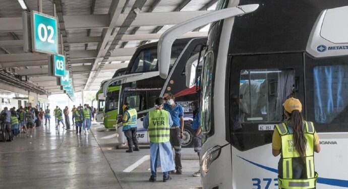 Se implementará el pase sanitario en el transporte de media y larga distancia en Provincia