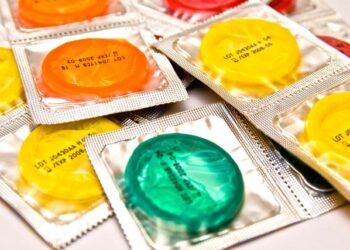 Desde la AHF pidieron por la disponibilidad gratuita de preservativos de manera “urgente”