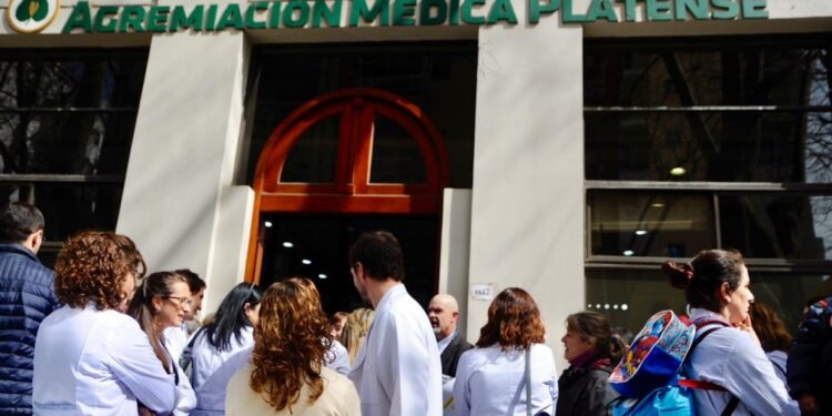 Se establecieron nuevas medidas de fuerza ante el conflicto de IOMA y la Agremiación Médica Platense