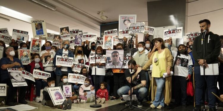 A 10 años de la tragedia de Once, sobrevivientes y familiares de las víctimas reclamaron justicia