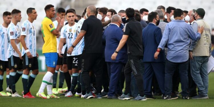 La FIFA determinó que se vuelva a jugar el clásico suspendido entre Brasil y Argentina