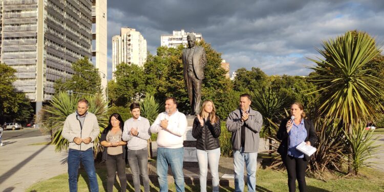 La Plata: homenajearon a Alfonsín al cumplirse 13 años del fallecimiento