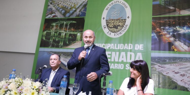 Secco anunció aumento para los municipales y nuevas obras para la ciudad