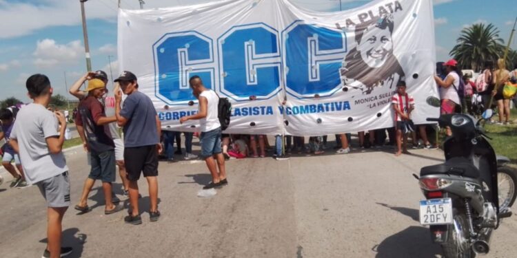 Organizaciones sociales, campesinas y sindicales llevaron a cabo cinco cortes de ruta