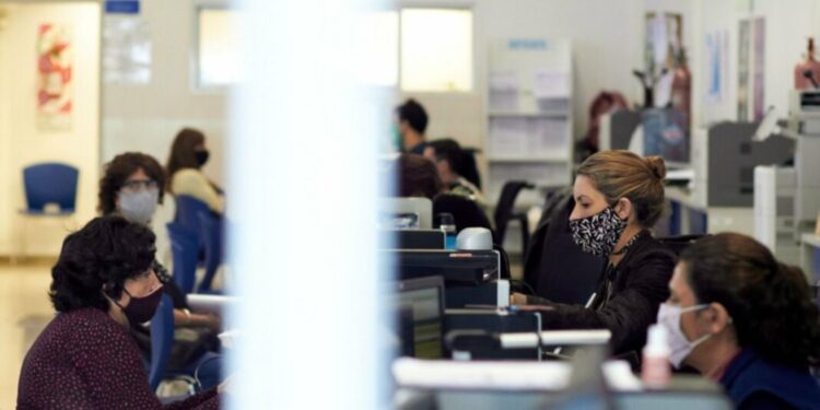 Estatales bonaerenses recibieron una oferta salarial: ¿De cuánto se trata el aumento?