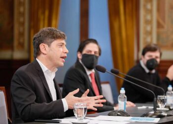 Axel Kicillof extendió el programa +ATR y aseguró la “presencialidad plena”