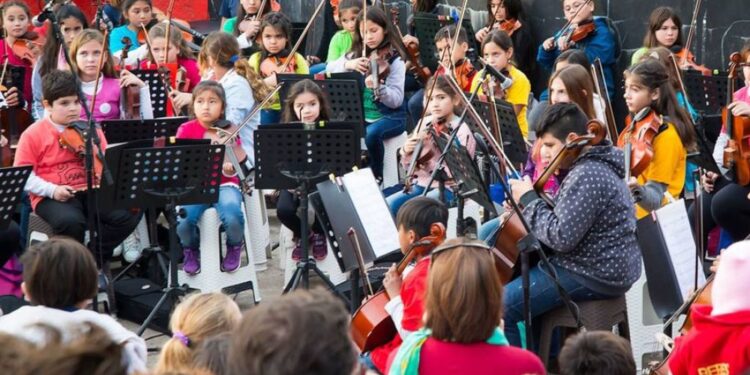 Renovaron los instrumentos de la Orquesta Escuela de Berisso