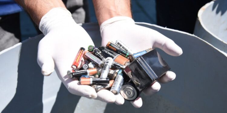 Comenzó el proceso de reciclado de pilas reunidas en la ciudad