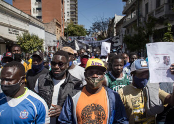 Victoria popular para la comunidad senegalesa  y revés judicial para el Municipio