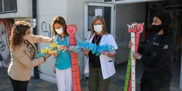 Desde la Unidad 18 de Gorina donaron bibliotecas y juguetes a dos hospitales