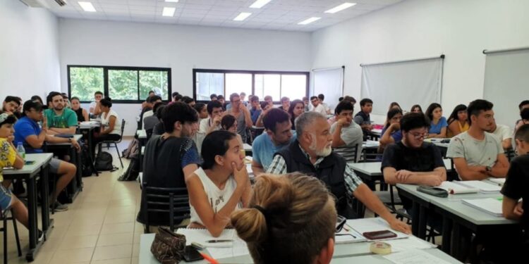 Se encuentran abiertas las inscripciones para los cursos de capacitación docente de la UNLP y ADULP