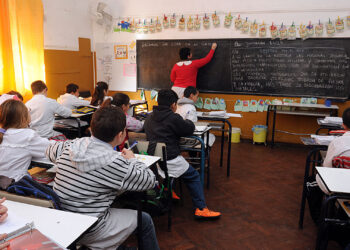 Garro apuntó contra la Provincia por la suspensión de clases por el show de La Renga