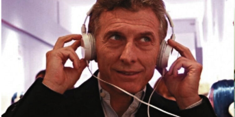 ARA San Juan: reclamaron la confirmación del procesamiento de Macri por espionaje