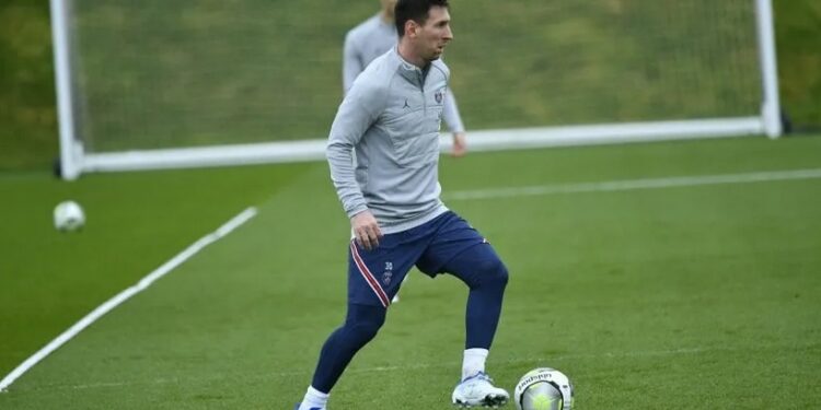 Messi entrenó con normalidad y jugaría el próximo sábado