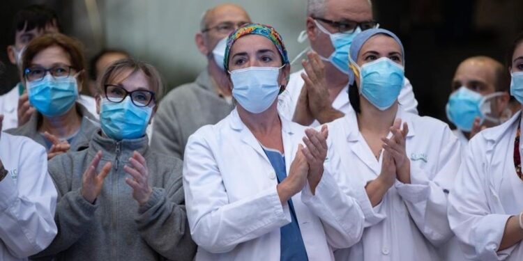 Anunciaron un aumento del 60% del salario básico para trabajadores de la salud
