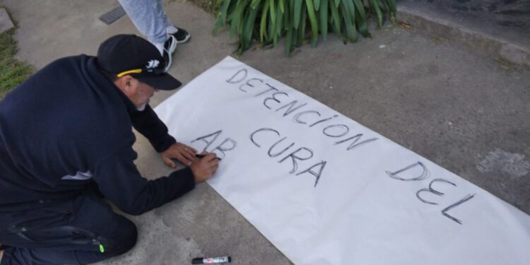 Se volvieron a manifestar para que echen el sacerdote denunciado por abuso