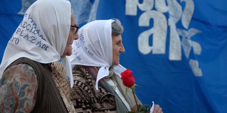 Convocaron a una marcha por los 45 años de lucha de las Madres de Plaza de Mayo en La Plata