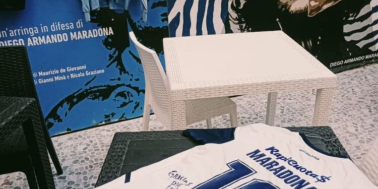 Viajaron a Nápoles y llevaron una camiseta del Lobo a un museo de Maradona