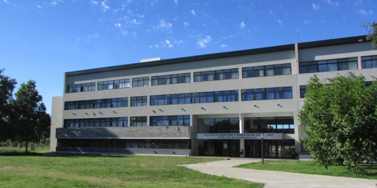 La Facultad de Periodismo de La Plata otorgará un título “no binarie”