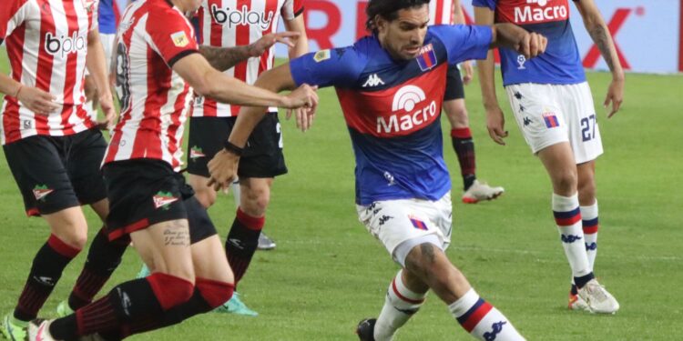 Estudiantes derrotó a Tigre y se consolidó en la cima por la Copa de la Liga