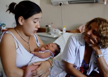 “Cuidar en Igualdad”, el proyecto de ley que busca extender las licencias por maternidad y paternidad