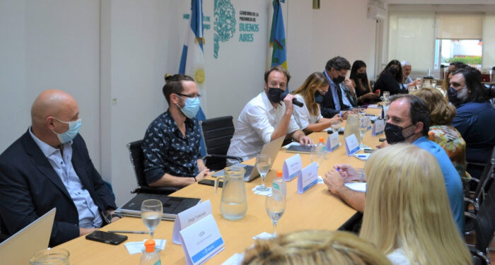 Docentes y estatales se reunirán con Provincia para evaluar la situación de los salarios