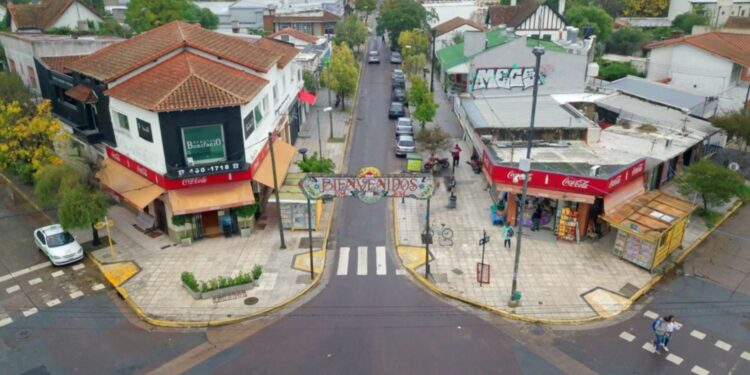 Sacaron el arco de la entrada a City Bell para restaurarlo