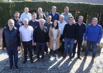 Garro recibió a intendentes del PRO y apuntaron contra las internas del gobierno