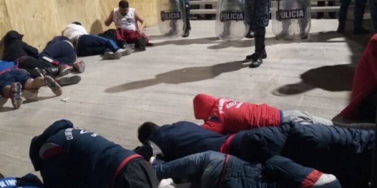 Violencia en el futbol: al menos 15 hinchas de Nacional fueron detenidos en el UNO