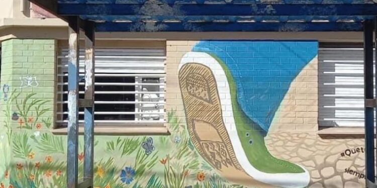 “Que tus huellas siempre dejen vida”, realizaron un nuevo mural por la conciencia ambiental