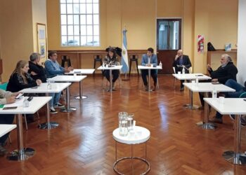 Confirmaron un aumento del 60% anual para  trabajadores estatales nacionales