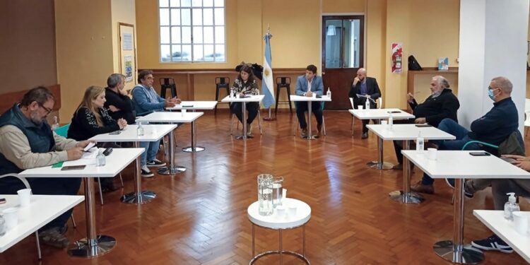 Confirmaron un aumento del 60% anual para trabajadores estatales nacionales