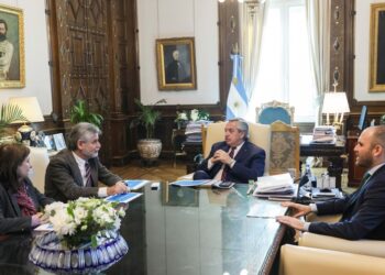 El Gobierno oficializó la mejora salarial del 10% para los investigadores del Conicet