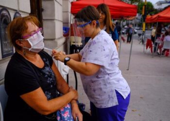 Realizarán una jornada de vacunación, trámites y hasta cortes de pelo gratis en La Plata