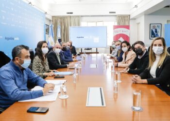 Prevén llegar a un acuerdo para la instalación de Paradas Seguras en La Plata