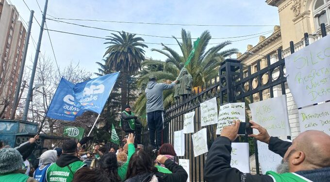 El paro de auxiliares escolares contó con gran adhesión a nivel Provincial