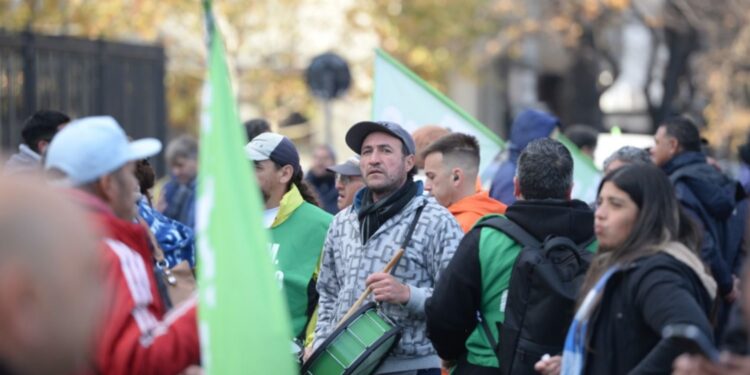 Trabajadores municipales de Berisso se manifestaron en Casa de Gobierno